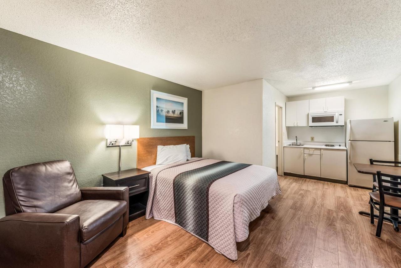 Hometowne By Red Roof Cincinnati - 2* Sharonville