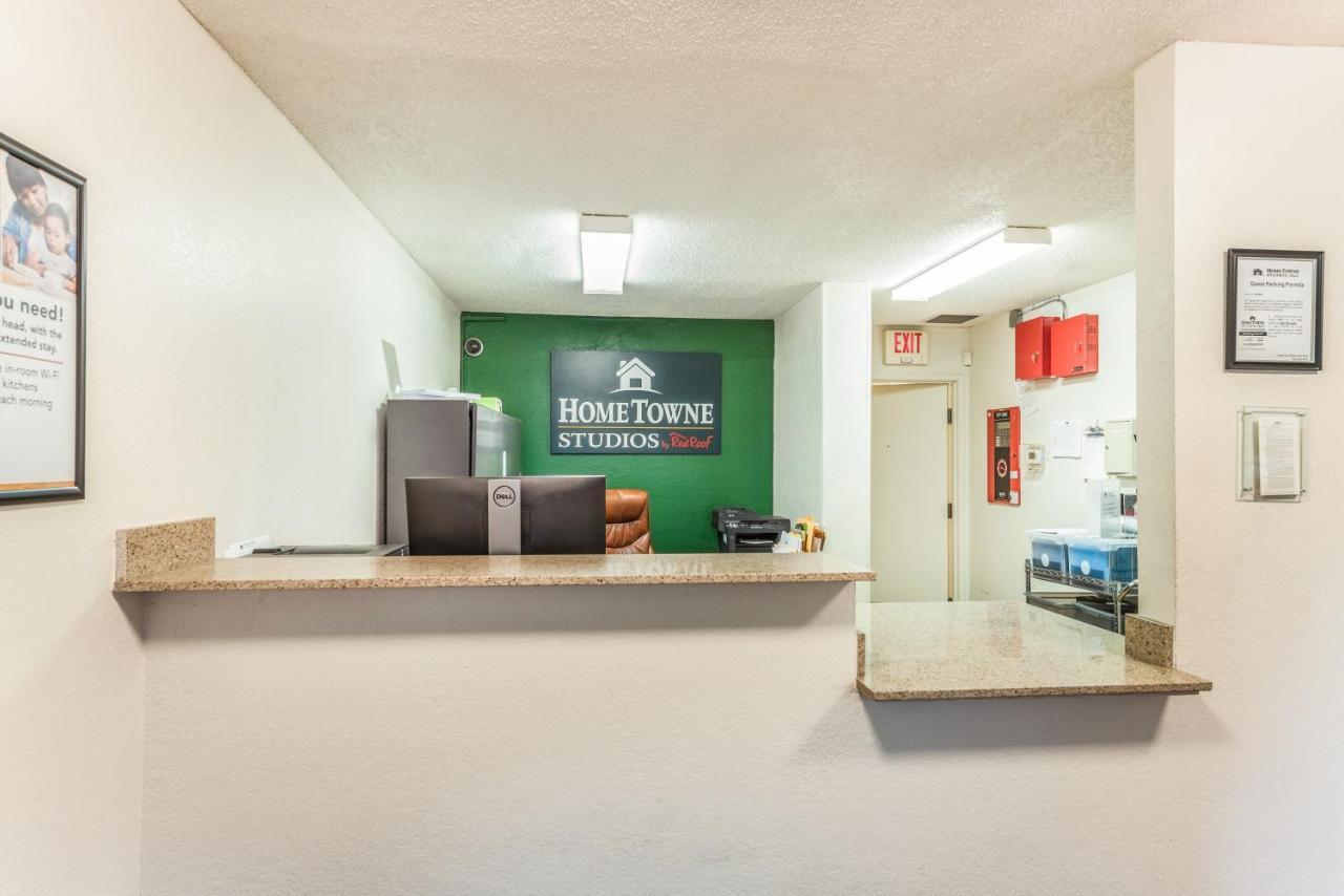 Hometowne By Red Roof Cincinnati - 2*