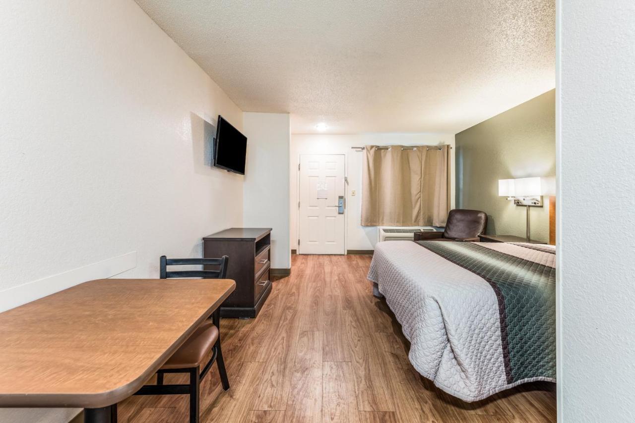 Motel Hometowne By Red Roof Cincinnati - Sharonville
