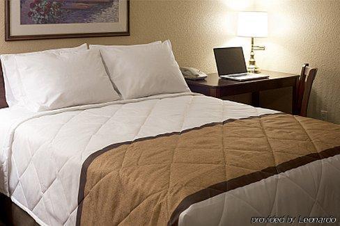 Hometowne By Red Roof Cincinnati - Motel Sharonville