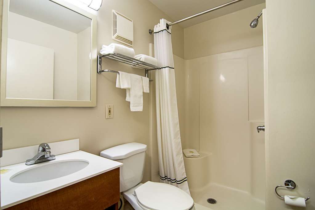 Hometowne By Red Roof Cincinnati - Motel 2*
