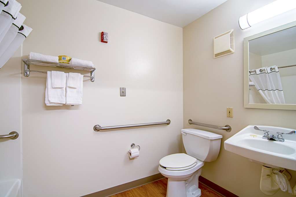Hometowne By Red Roof Cincinnati - Motel 2*