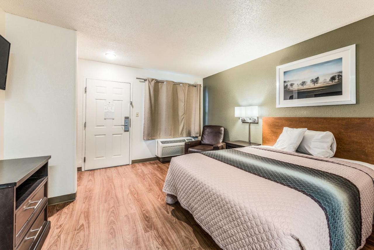 Motel Hometowne By Red Roof Cincinnati - Sharonville