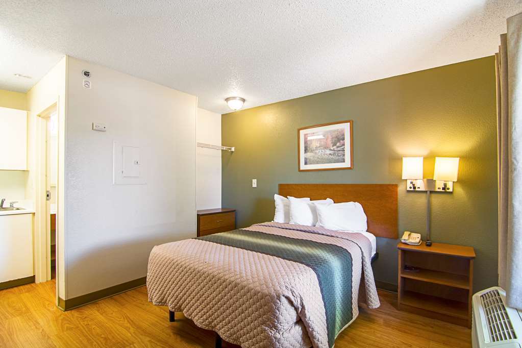 Motel Hometowne By Red Roof Cincinnati - 2*